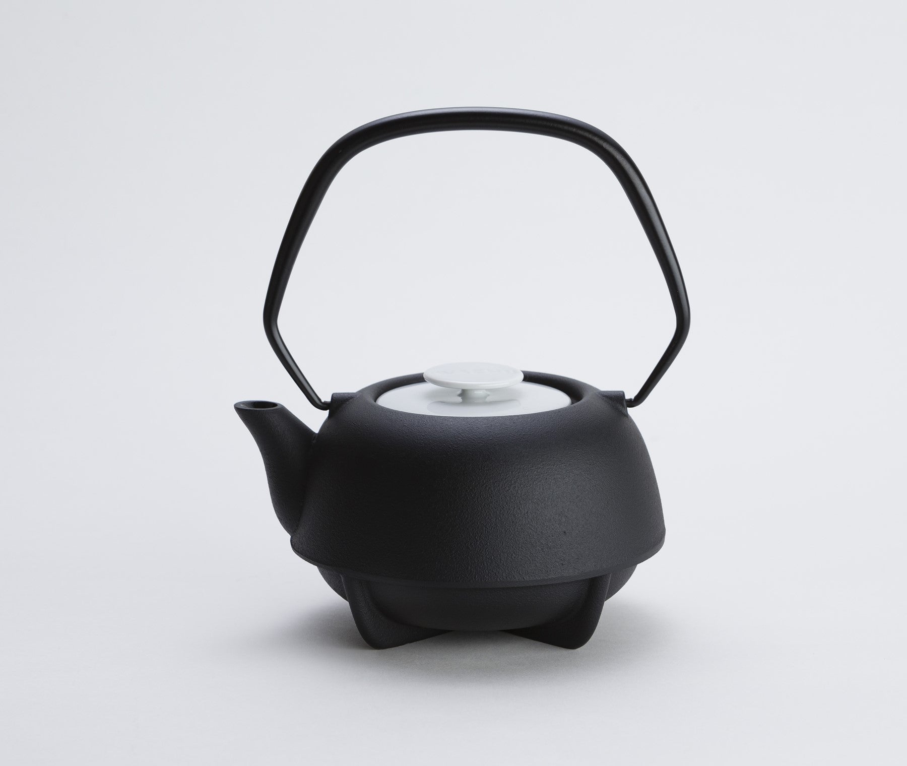 IWACHU HEAT teapot matte black with porcelain lid